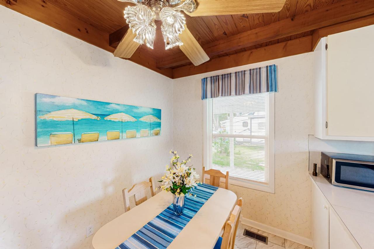 Ginny'S Coastal Cottage Oak Island Exterior foto