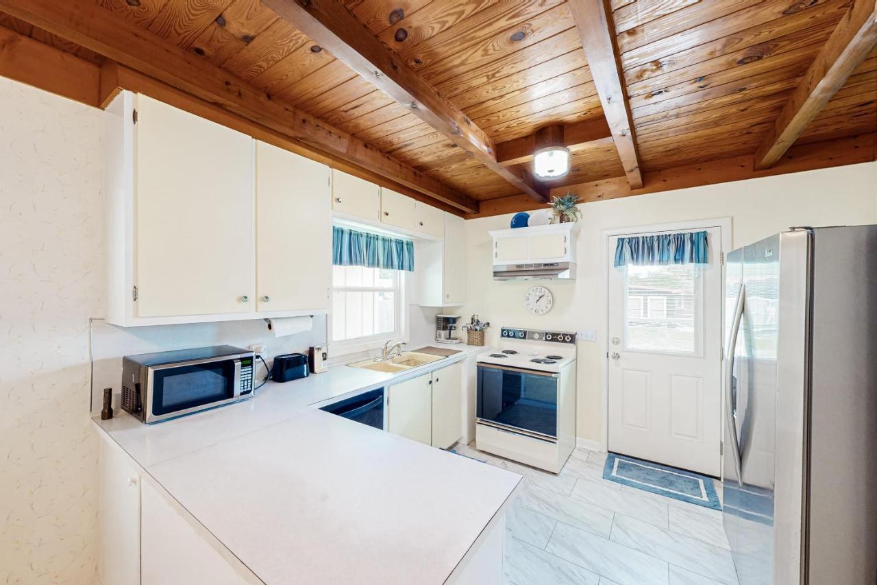 Ginny'S Coastal Cottage Oak Island Exterior foto