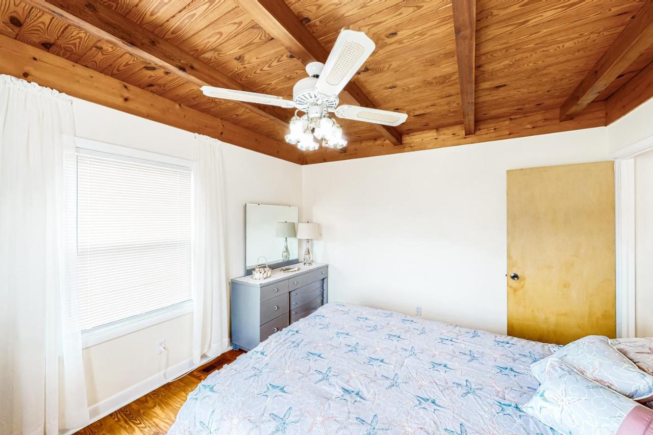 Ginny'S Coastal Cottage Oak Island Exterior foto